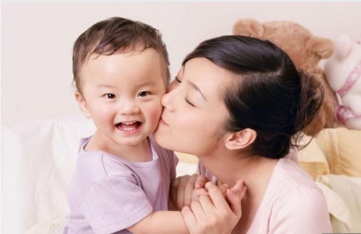 西安安琪兒婦產(chǎn)醫(yī)院  警惕：媽媽之吻易成病毒傳播源