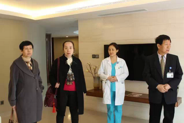 兩位專家參觀安琪兒VIP病房