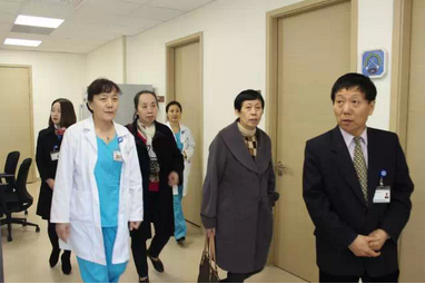 兩位專家參觀安琪兒藥劑科