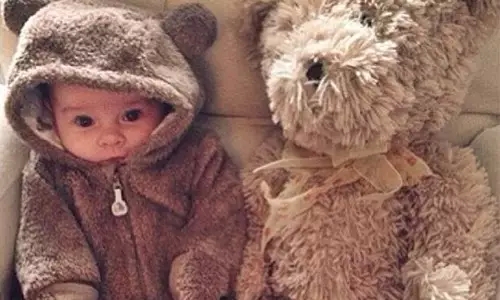 新生兒經(jīng)常打嗝放屁是什么原因