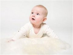 你家寶寶這些大動作發(fā)育落后了嗎？趕快對照一下