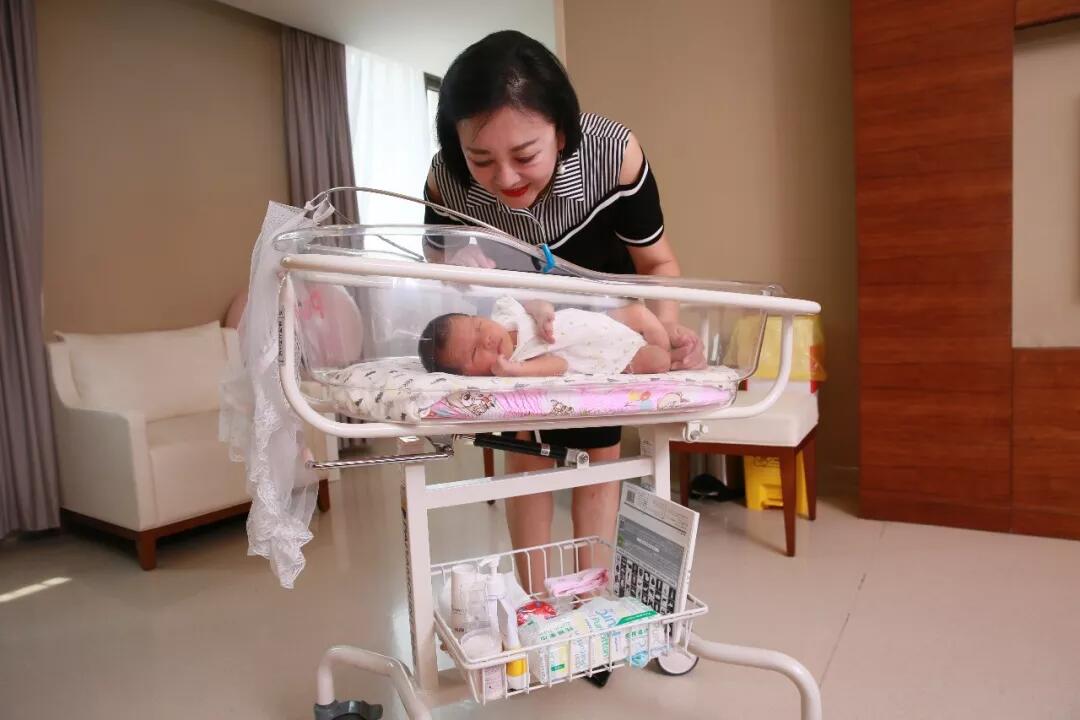 1531807826812172.jpg 陜西籍演員梁麗安琪兒喜獲孫女