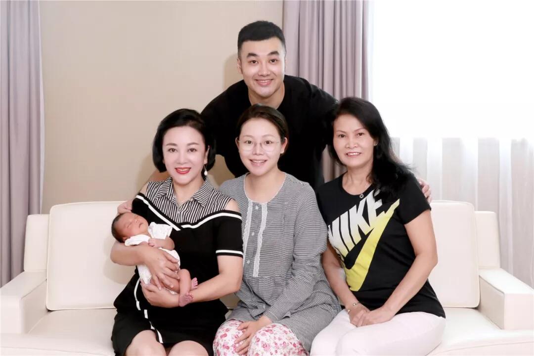 1531807945168701.jpg 陜西籍演員梁麗安琪兒喜獲孫女