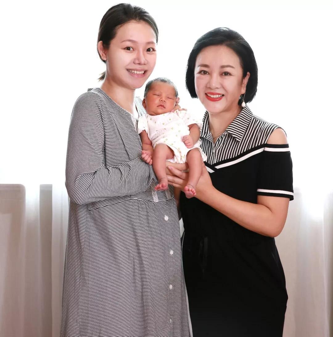 1531807984744841.jpg 陜西籍演員梁麗安琪兒喜獲孫女