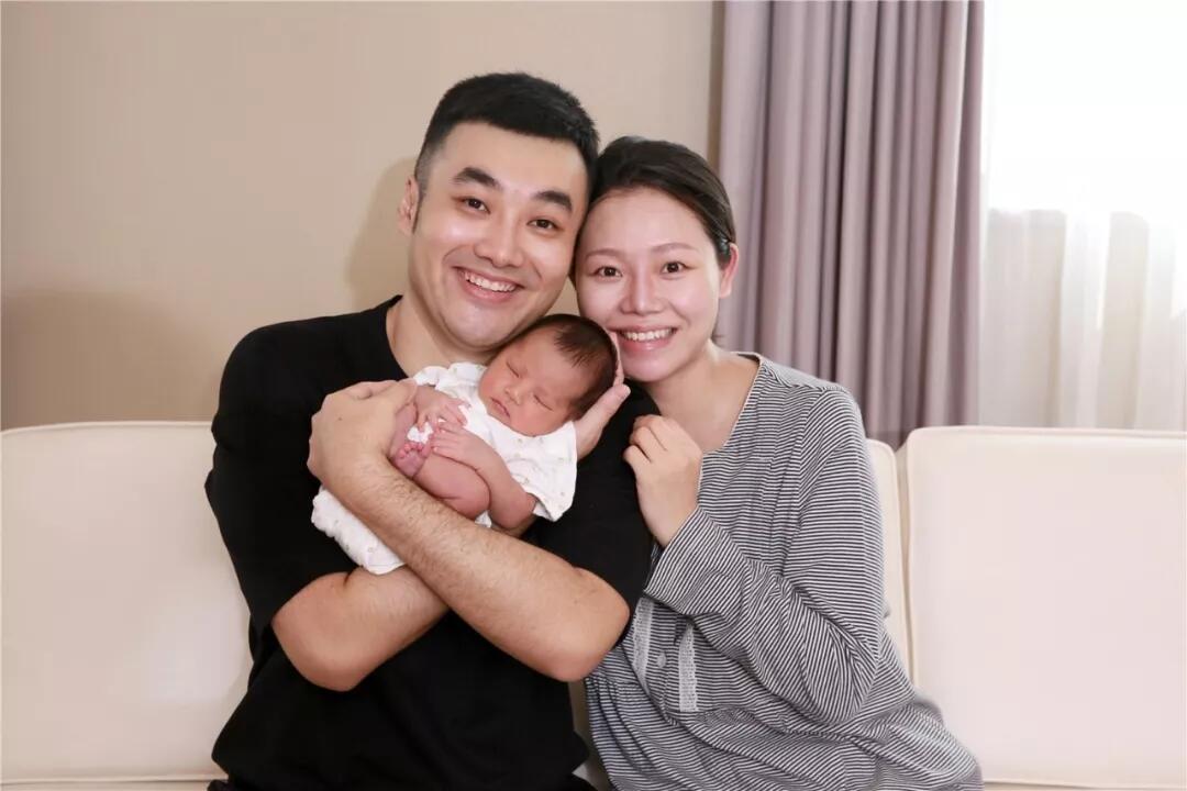 1531808061121024.jpg 在安琪兒幸福的一家三口